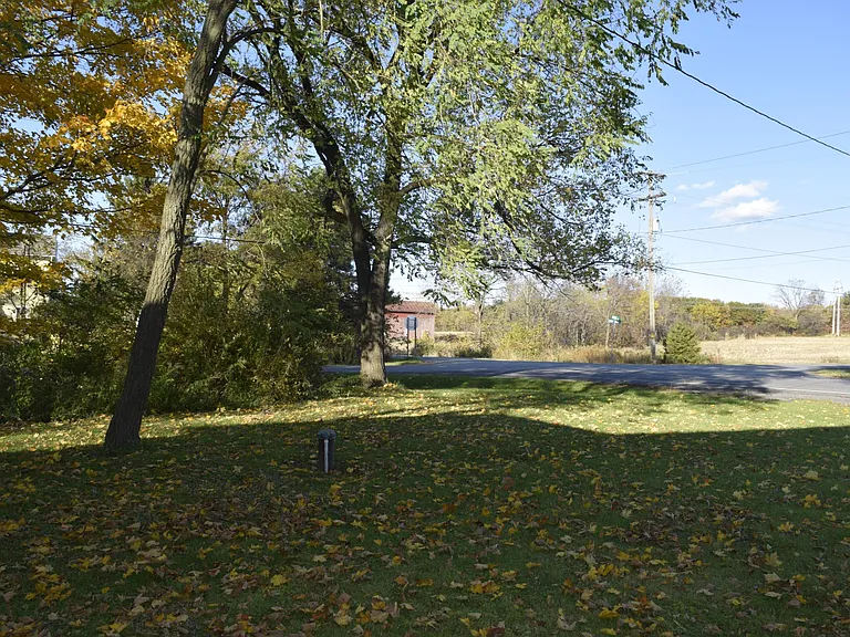 426 Davis Rd — Photo 10