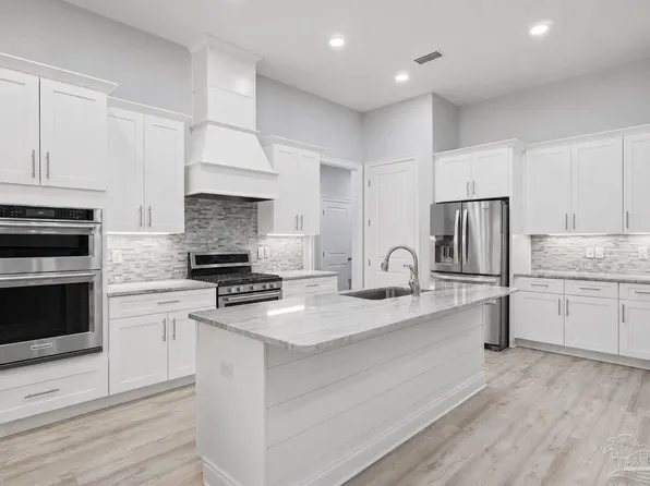 7703 Freesia Cir, Navarre, FL 32566