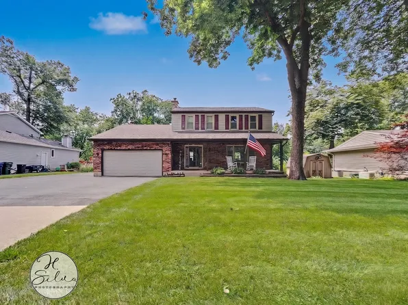 630 Oceola Dr, Algonquin, IL 60102