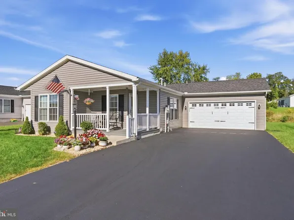 176 Eagles Watch Dr S, Bechtelsville, PA 19505