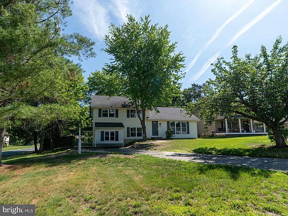 3rd image of 622 Westover Ct