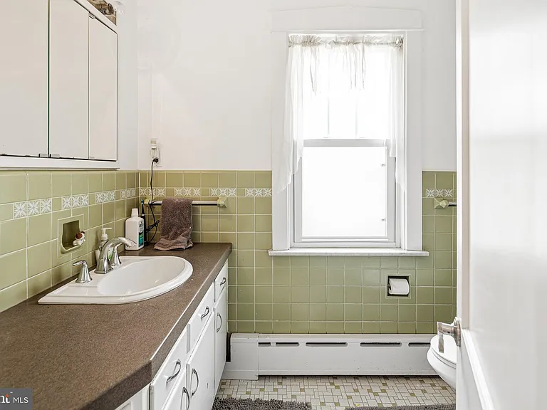 256 Hawthorne Ave — Photo 14
