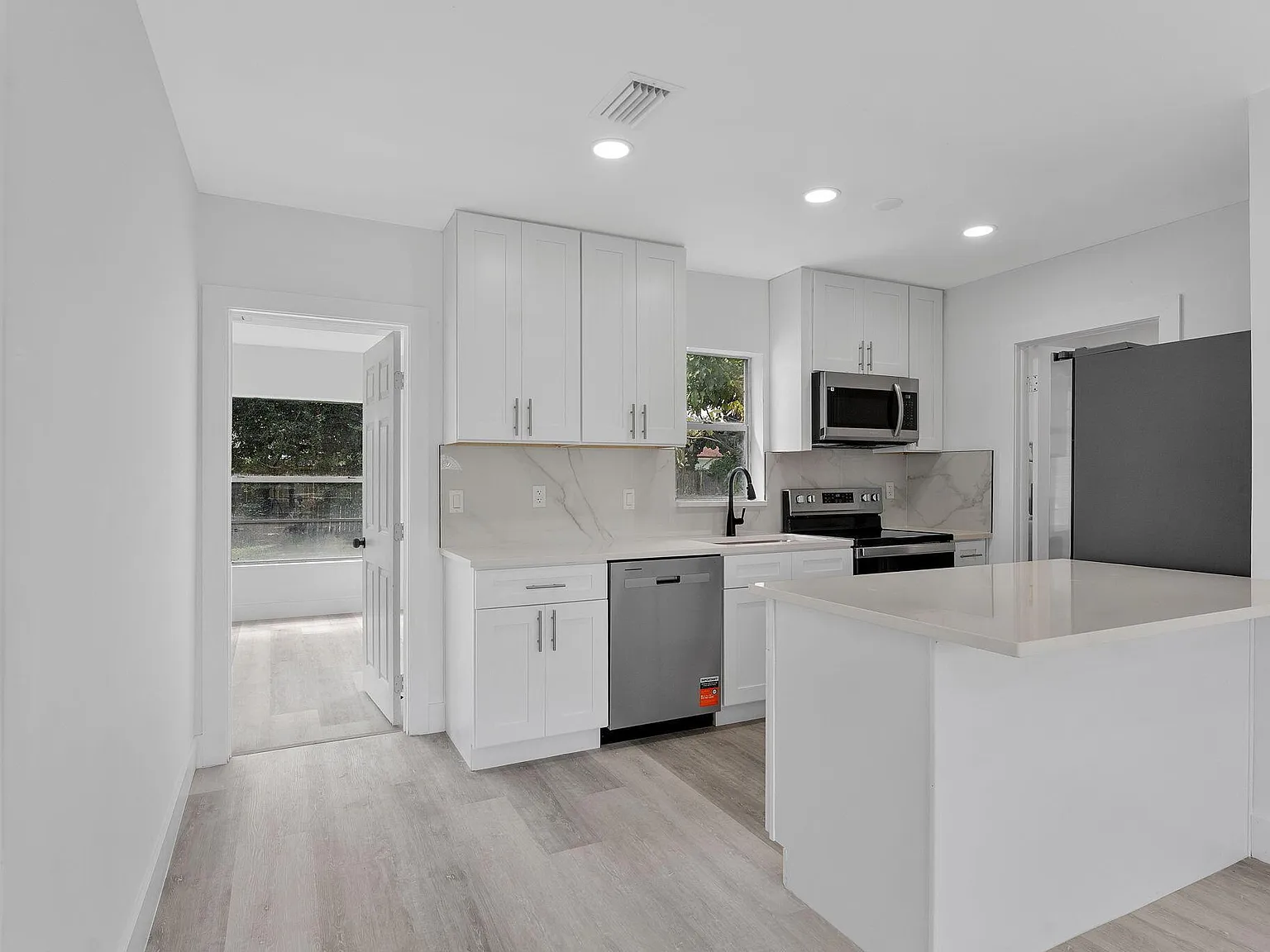 4 bed, 1271 sqft, $3,000 — Photo 3