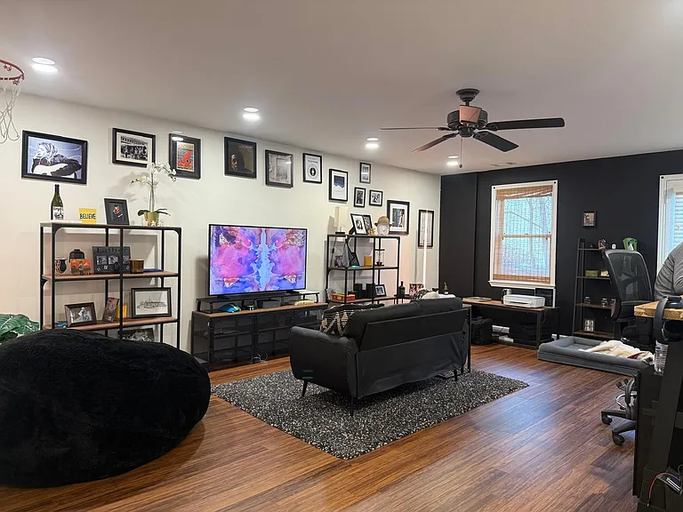 Basement Room (Can be Used as Work Area or an Additional Bedroom)