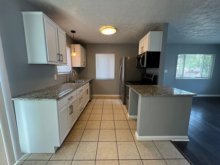 1019 S Randolph St — Photo 6