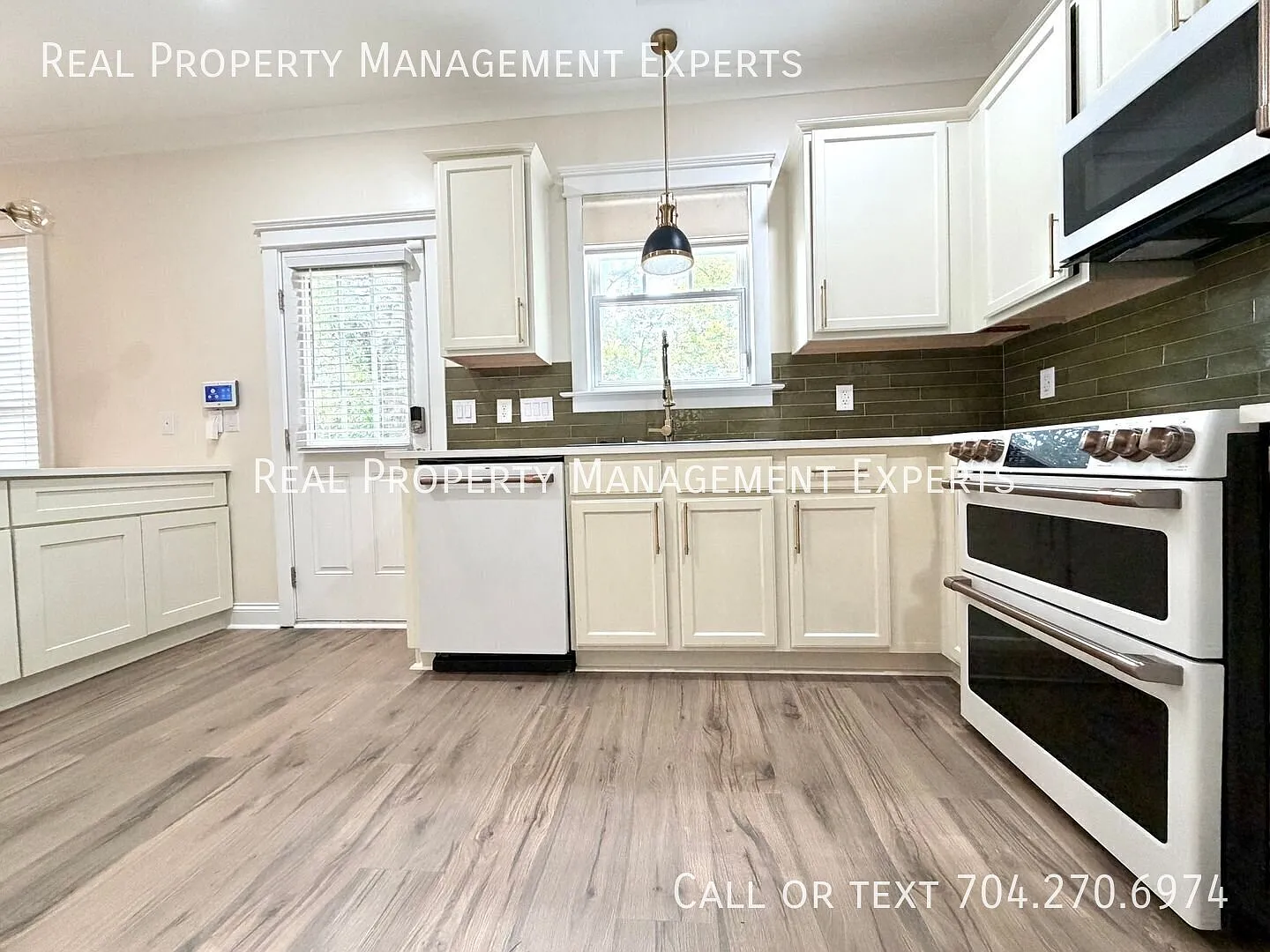 Beautiful 3BR/2.5BA home in Huntersville! — Photo 2