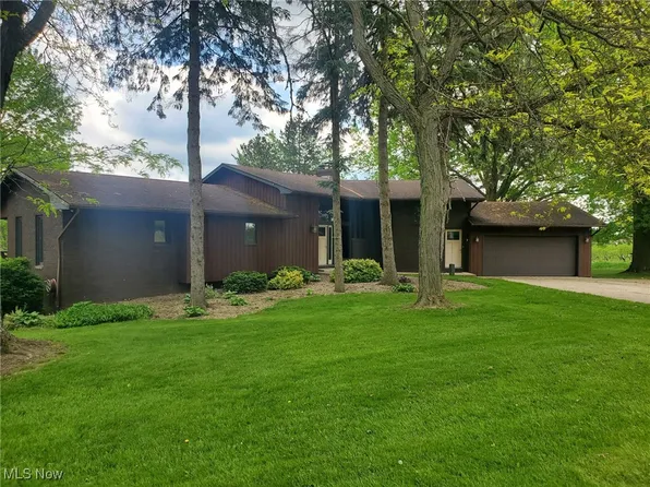 9651 Skyway Dr, Wadsworth, OH 44281