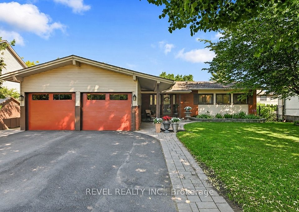1st image of 2555 Regina St