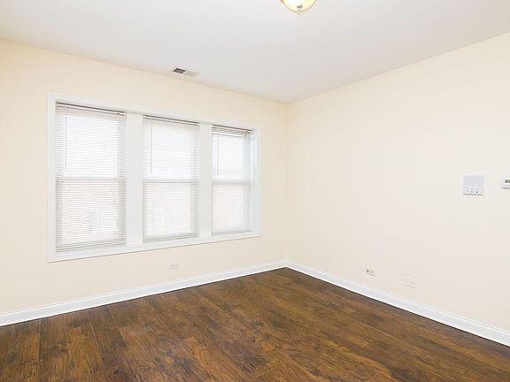 3rd image of 4715 W Cornelia Ave