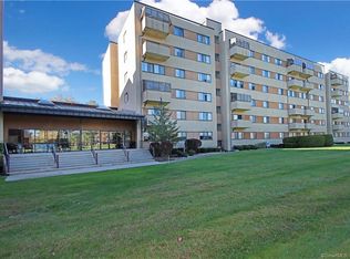 2 Putter Dr #102, Wallingford, CT 06492