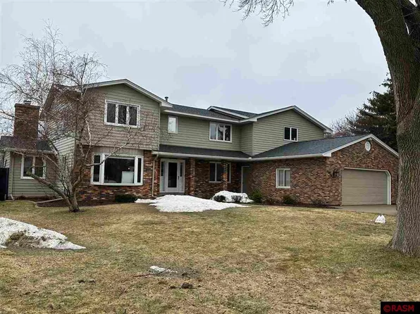 1038 Oak Terrace Dr, North Mankato, MN 56003