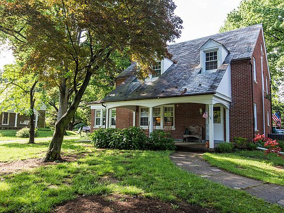 3rd image of 2337 Columbia Ave