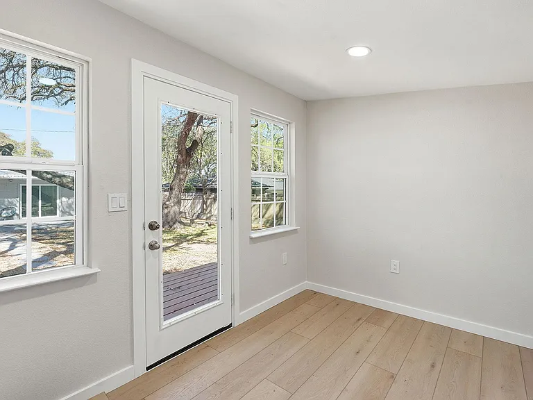 11805 Pollyanna Ave — Photo 25