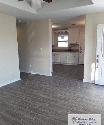 5th image of 850 Woodford St