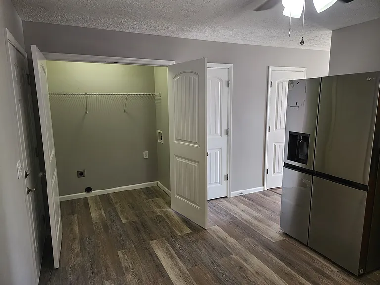 kitchen showing laundry area