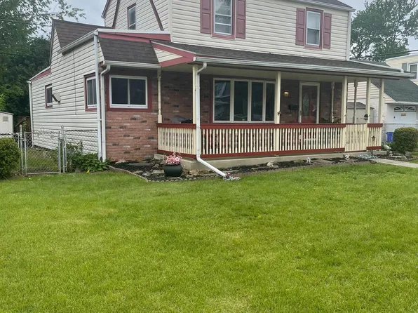 808 W Penn Pines Blvd, Aldan, PA 19018