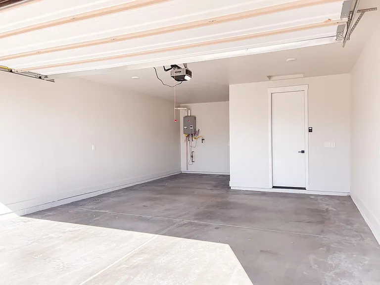 1373 Stratford Pl — Photo 15