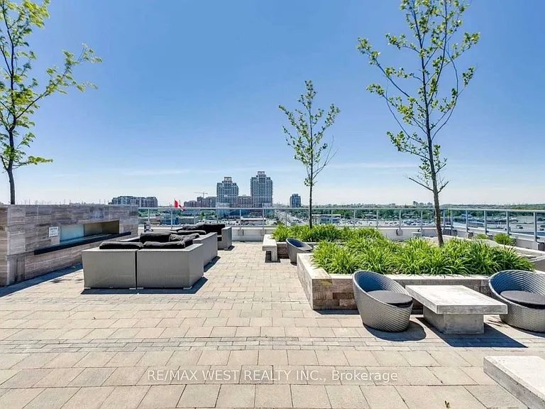9471 Yonge St #630 — Photo 21