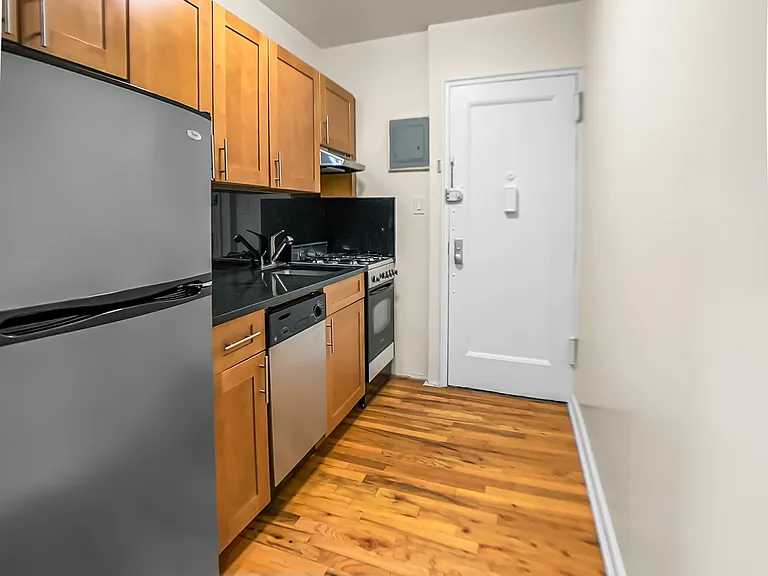 151 E 81st St #2A — Photo 2