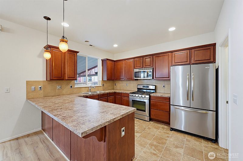 3rd image of 6072 Park Street E