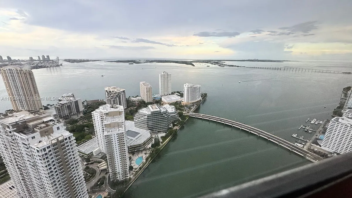 Building Photo - 495 Brickell Ave #4902