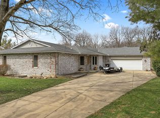 1208 Sharon Ct, Mahomet, IL 61853