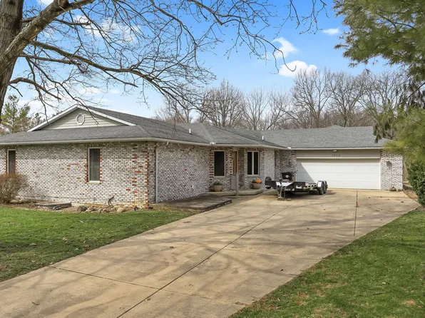 1208 Sharon Ct, Mahomet, IL 61853