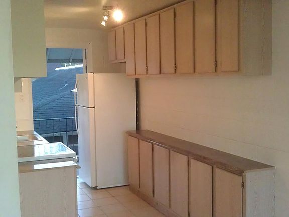 Lots of kitchen cabinets & lanai, too!