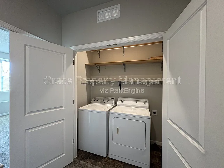 1156 Oak Cir — Photo 15