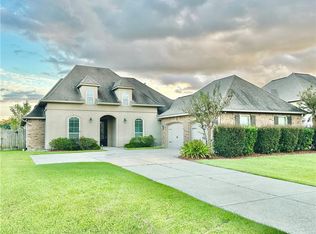 121 Laurel Oaks Rd, Madisonville, LA 70447
