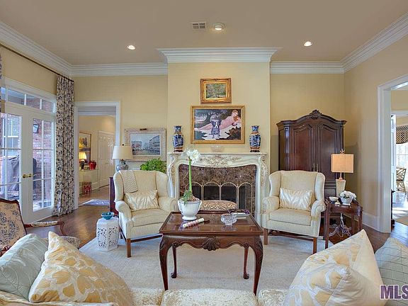 5th image of 1103 E Lakeside Oaks Dr