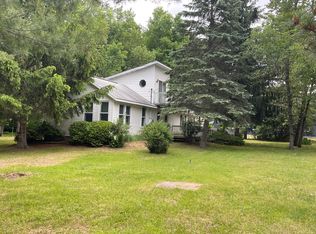 214 Lakeview Ave, Houghton Lake, MI 48629