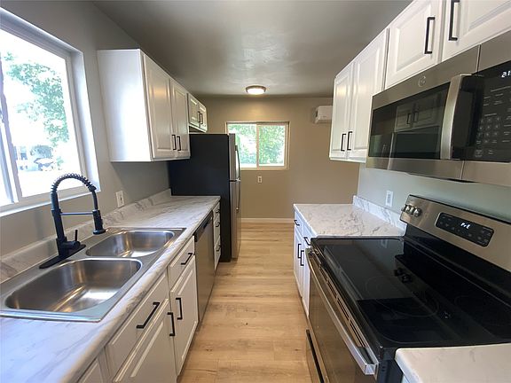 3rd image of 2230 1/2 Fairview Ave