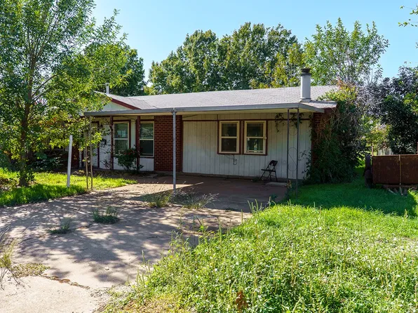 1023 Van Horn St, Iowa Park, TX 76367