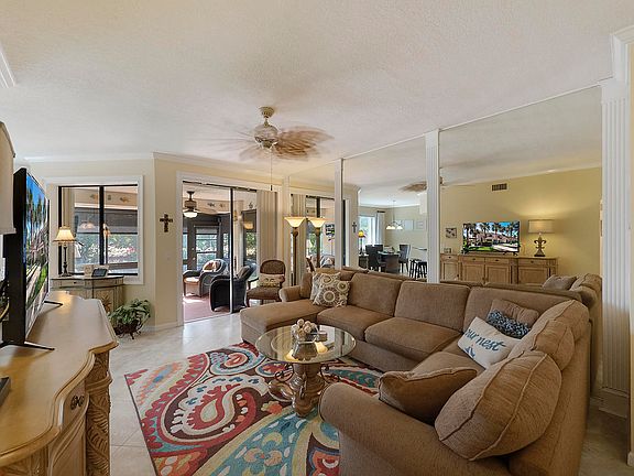4th image of 405 Sea Oats Dr #D