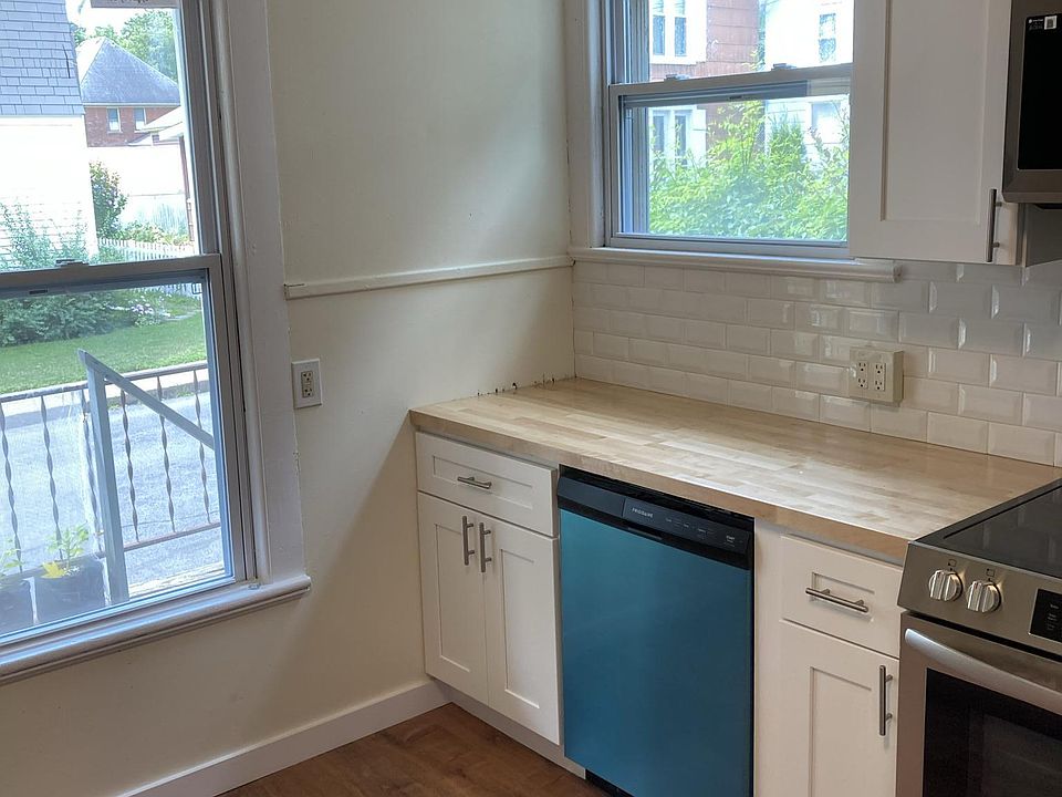 New Kitchen, dish-washer and stove.