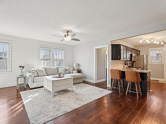 3rd image of 1081 Northwest Blvd APT 2