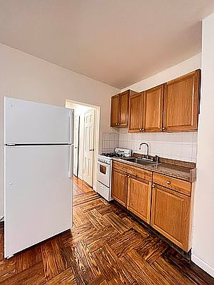 3rd image of 6141 Saunders St #4
