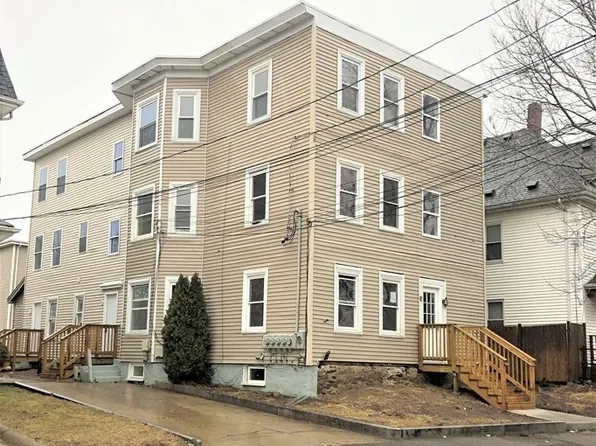542 Bay St, Taunton, MA 02780