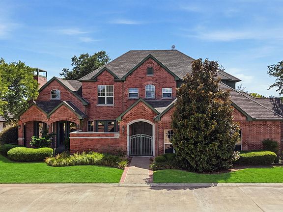 3rd image of 4201 Bluff View Dr