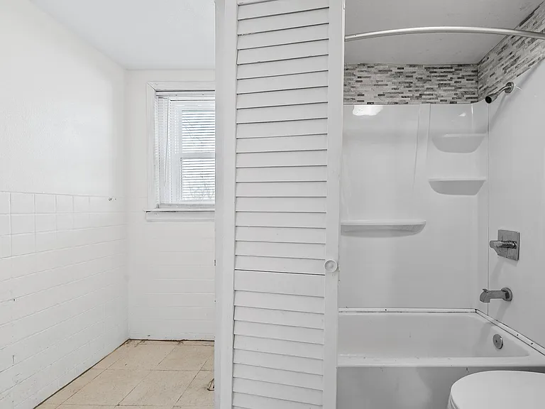 211 Saint John St — Photo 23