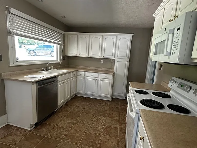177 Warrensburg Rd — Photo 10