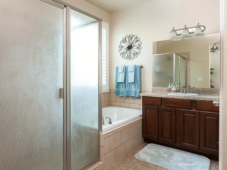 358 E Munich Dr — Photo 16