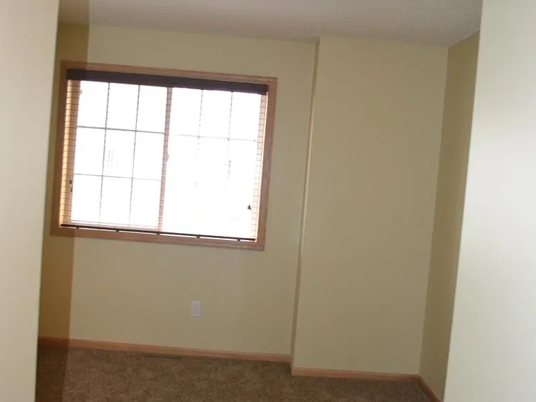 6105 Maclynn Ave NE — Photo 6
