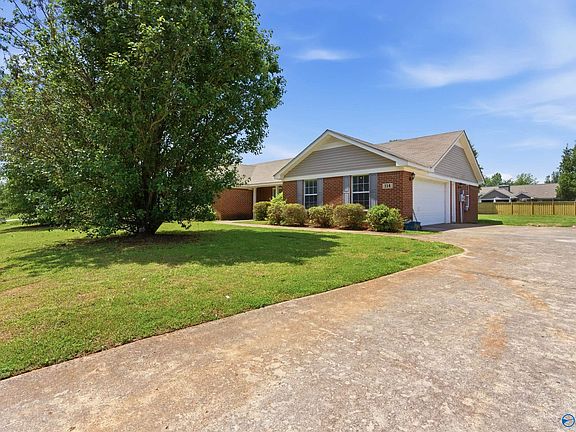 2nd image of 114 Beaconsfield Dr