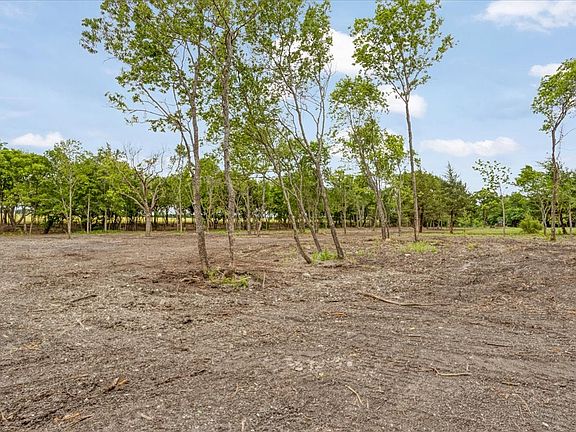 2nd image of 641 Jameson Rd