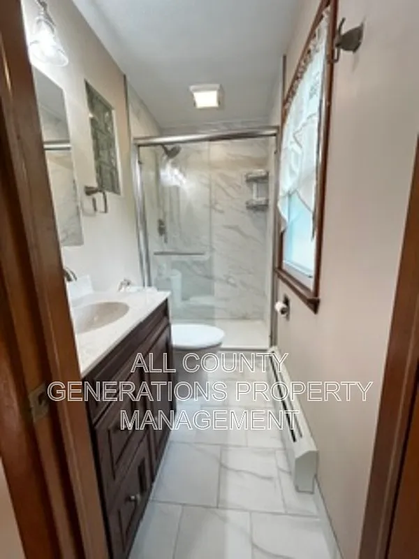 3 bed, 3.0 bath, 3390 sqft, $2,999 — Photo 2