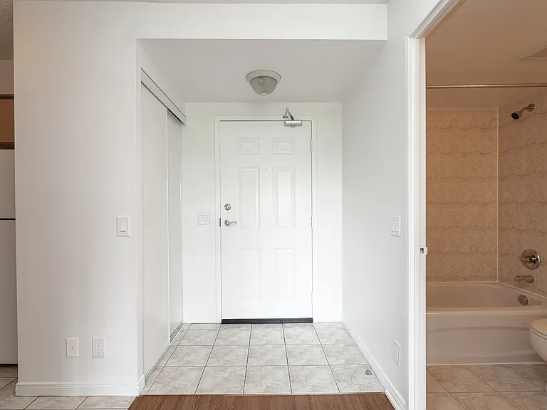 333 Sidney Belsey Cres — Photo 9