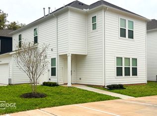 448 Huisache St, Lake Jackson, TX 77566