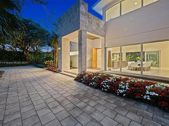 4th image of 5837 SW 82nd St